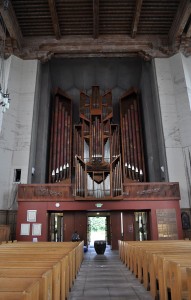 Seattle_-_St._Mark's_Cathedral_-_choir_loft_01_-_cropped_for_symmetry